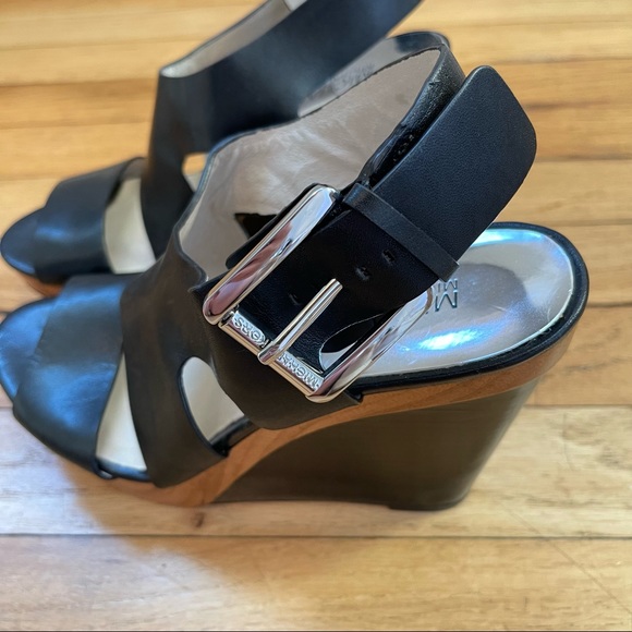 Michael Kors Carla Platform Wedge Sandals **PLEASE READ DESCRIPTION** L7.5/R7 - Picture 9 of 10
